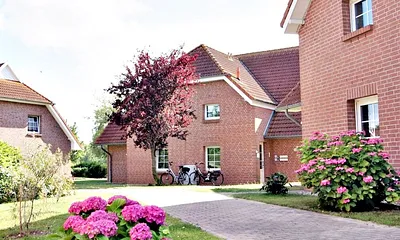 Gepflegte kleine Wohnanlage mit vier Landhäusern