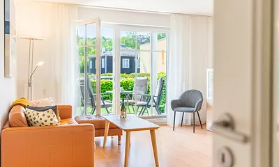 Wohnbereich mit angrenzender Terrasse