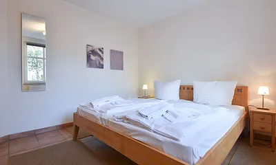 Hauptschlafzimmer mit Doppelbett