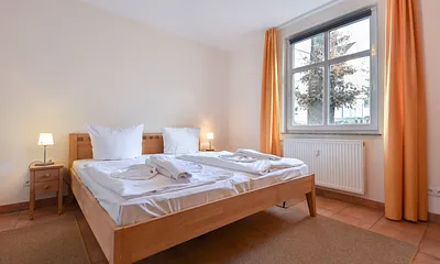 Hauptschlafzimmer mit Doppelbett