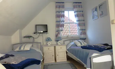 Schlafraum Steuermann Koje,  im Obergeschoss  mit Fernseher und Radio