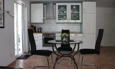 Küchenzeile mit allem Drum und Dran