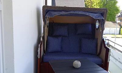 Strandkorb auf dem Balkon 
