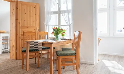 Wohnzimmer mit Esstisch