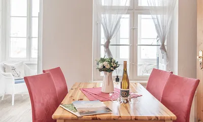 Wohnzimmer mit Esstisch