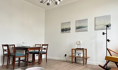 Wohnzimmer mit Esstisch