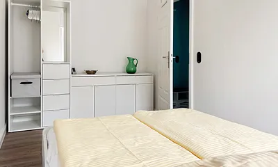 Schlafzimmer mit Doppelbett