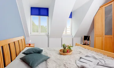 Schlafzimmer mit Doppelbett