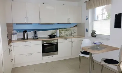 Küche mit Tisch für die Kids