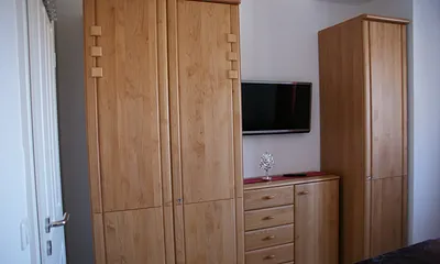 Schlafzimmer mit TV