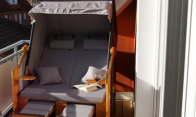 Balkon mit Strandkorb