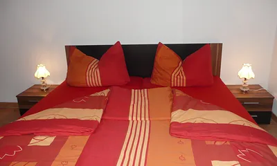 Schlafzimmer mit Doppelbett