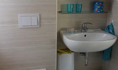 Separates Bad mit Dusche