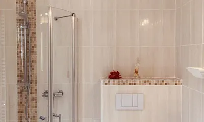 Badezimmer mit ebenerdiger Dusche