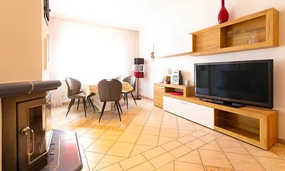 Wohnkombination im Wohnzimmer mit Flachbildschirm