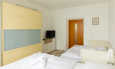 Wandbett ausgezogen 160 cm x 200 cm Schlafplatz für 2 Personen