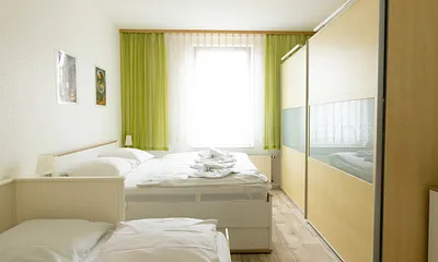 Wandbett ausgezogen 160 cm x 200 cm Schlafplatz für 2 Personen