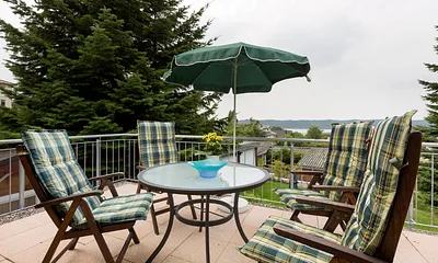 Die Wohnung hat eine Größe von 24 m². Hinzu kommt die Dachterrasse mit 15 m².