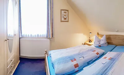 Schlafzimmer mit Doppelbett