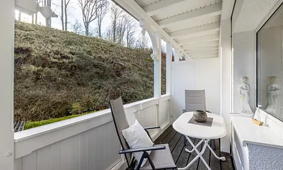 Der möblierte Balkon.