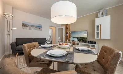 SMART-TV, CD-Radio und kostenfreies WLAN sind vorhanden.