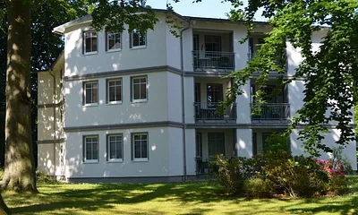 Das Objekt grenzt an den Kurpark und ist nur ca. 150m vom Strand entfernt.