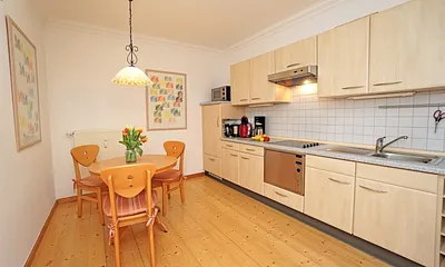 Offene Küche mit Esstisch