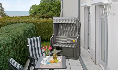 Terrasse mit Strandkorb