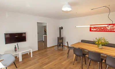 Wohnzimmer mit Kamin