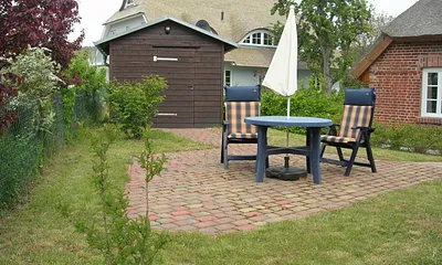 Terasse und Gerätehäuschen