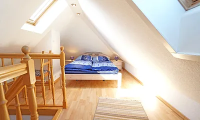 Schlafzimmer mit Doppelbett