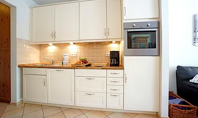 voll ausgestattete Küchenzeile