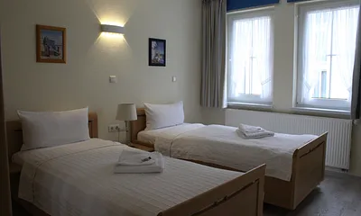 1. Schlafzimmer mit 2 Einzelbetten