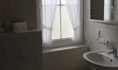 Küchenzeile mit allem was benötigt wird