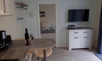 Wohnraum mit Fernseher, CD Player/Radio und kostenfreien WLAN