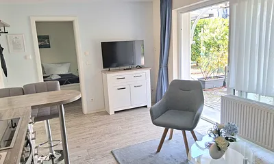 Wohnraum mit Fernseher, CD Player/Radio und kostenfreien WLAN