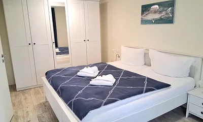 Schlafzimmer mit Doppelbett