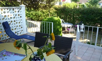 Terrasse mit Möblierung, Liegen - ein Platz zum Entspannen