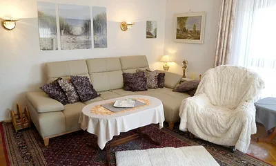 Ledergarnitur mit Sitztiefenverstellung, chices Glasbild