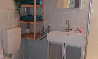 Bad mit Dusche und WC