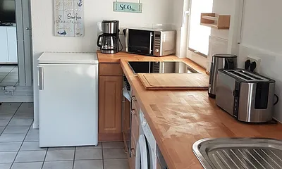 Die Küche ist voll ausgestattet.