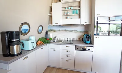 voll ausgestattete Küchenzeile