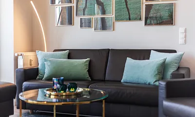 Komfortables Ledersofa mit Schlaffunktion (Taschenfederkernmatratze  mit einer Liegefläche von 160 x 200 cm)