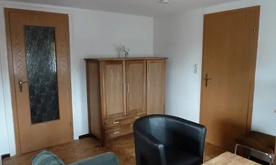 Türen zum Flur und 2. Schlafmöglichkeit