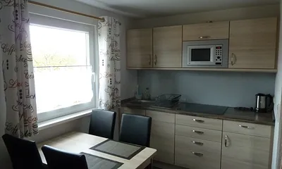 Küchenzeile mit Essbereich