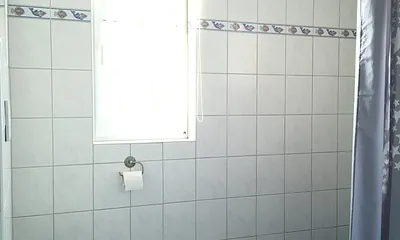 Typ 1/2 - Dusche, Waschbecken, WC, Fön, Fenster, Fußbodenheizung