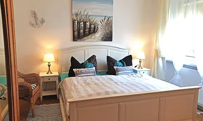 Schlafzimmer mit Doppelbett