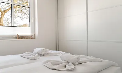 Schlafzimmer mit Doppelbett