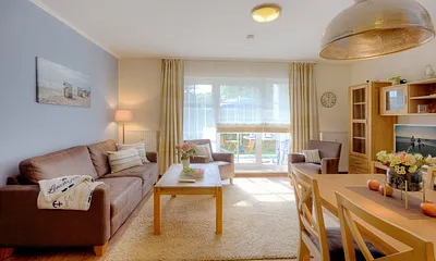 Ess- und Wohnbereich mit angrenzender Terrasse