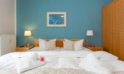 1. Schlafzimmer mit Doppelbett